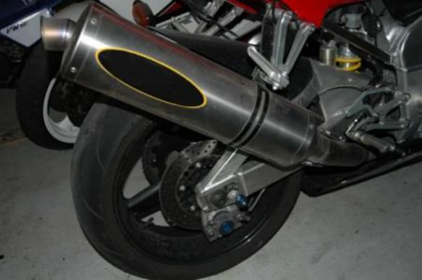 Nos motociclos, a utilização de um escape ruidoso significa sempre um acréscimo de potência? — pergunta R9Q0304 do exame de código IMT