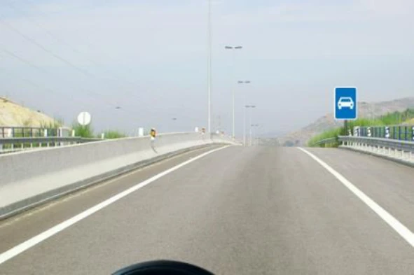 Um triciclo de cilindrada superior a 50 cm3 pode circular na via pública em que vou entrar? — pergunta R9Q0333 do exame de código IMT